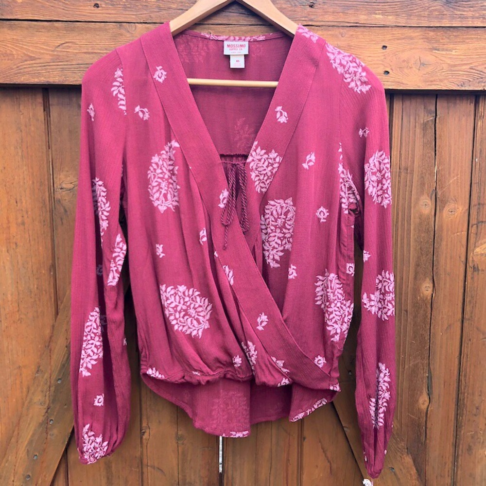 NWT Pink and white patterned wrap tied top